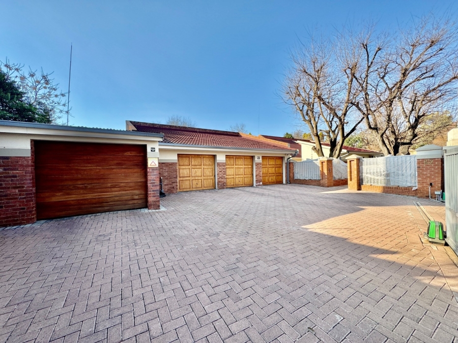 5 Bedroom Property for Sale in Mooivallei Park North West